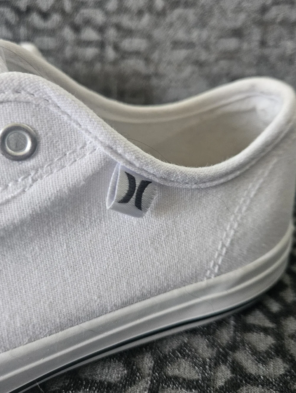 Hurley Women's White Slip-On Canvas Sneakers, Sz 7. EUC